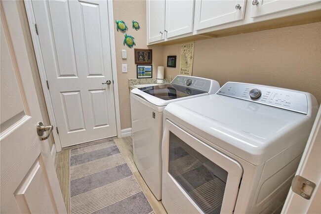 Building Photo - 25046 Spartina Dr