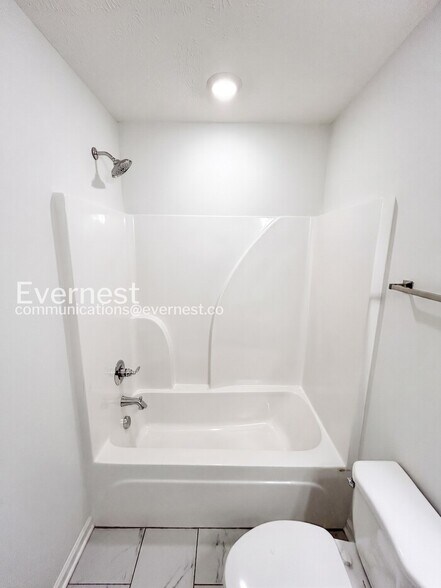Building Photo - 305 Raines Ct