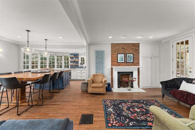 Building Photo - 732 Orchard Terrace