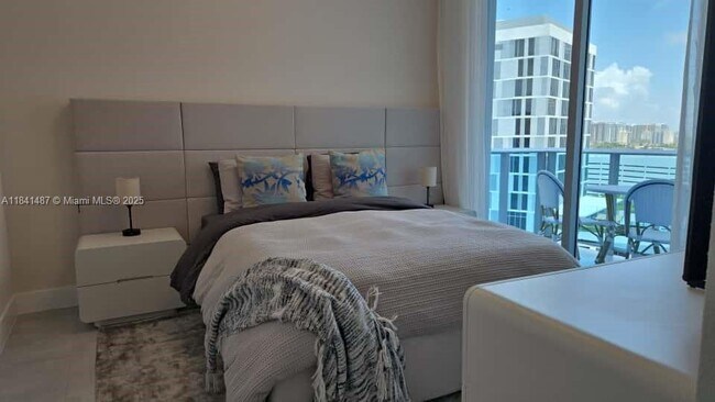 Building Photo - 17550 Collins Ave