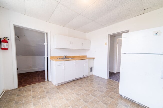 Building Photo - 34 Avon Pl