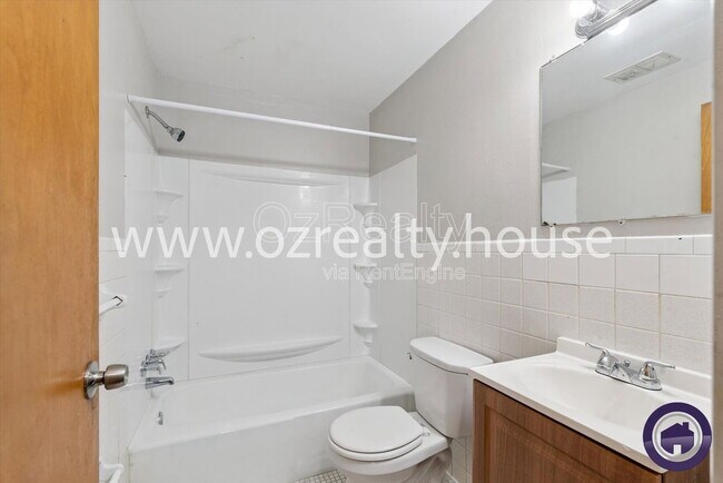 Building Photo - 1733 Christian Ave