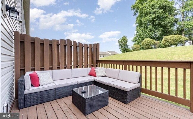 Building Photo - 358 Weatherstone Dr