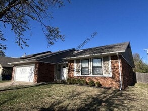 Building Photo - 5711 E 33rd Ct