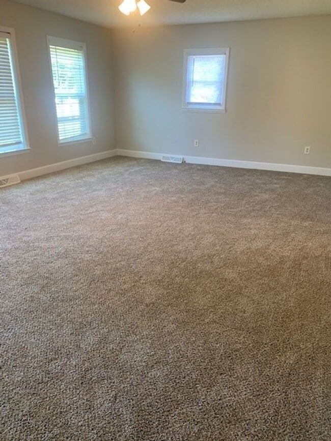 Building Photo - Updated 2 Bed 2 Bath In Peaceful Brown Summit
