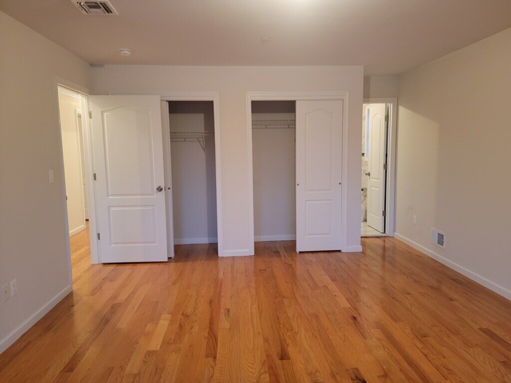 Building Photo - 65 Bard Ave