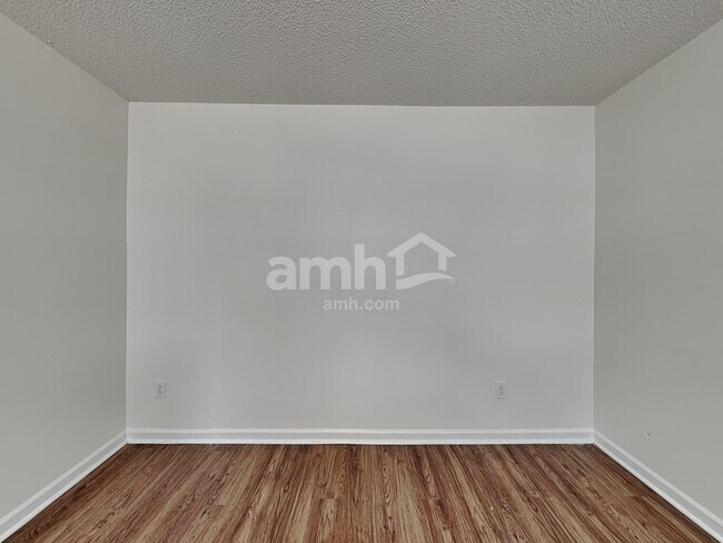 Building Photo - 520 Dogwood Creek Pl