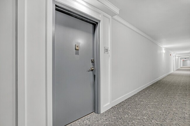 Building Photo - 3546 S Ocean Blvd