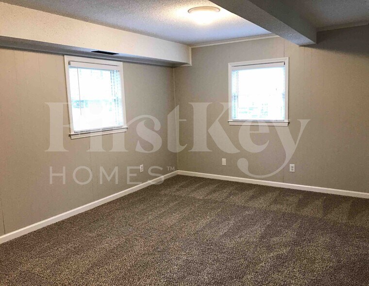 Building Photo - 4114 Farmbrooke Dr