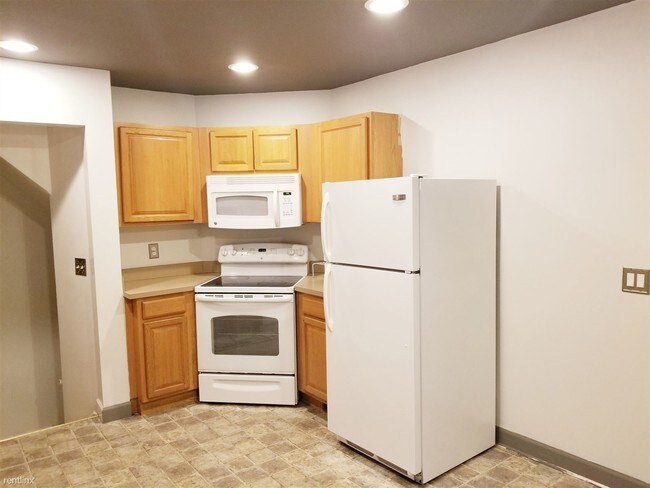 Building Photo - 22755 Courtland Ave