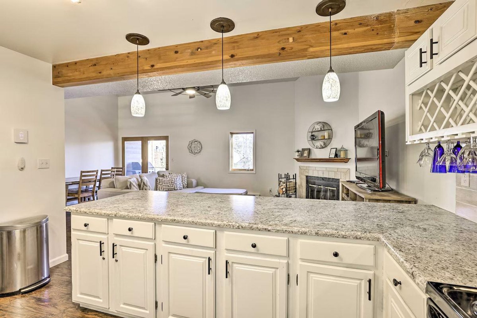 Building Photo - 163 Burgundy Cir