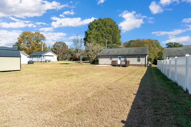 Building Photo - 2175 Glendale Ave