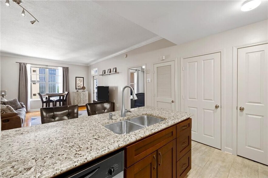 Building Photo - 1101 Juniper St NE