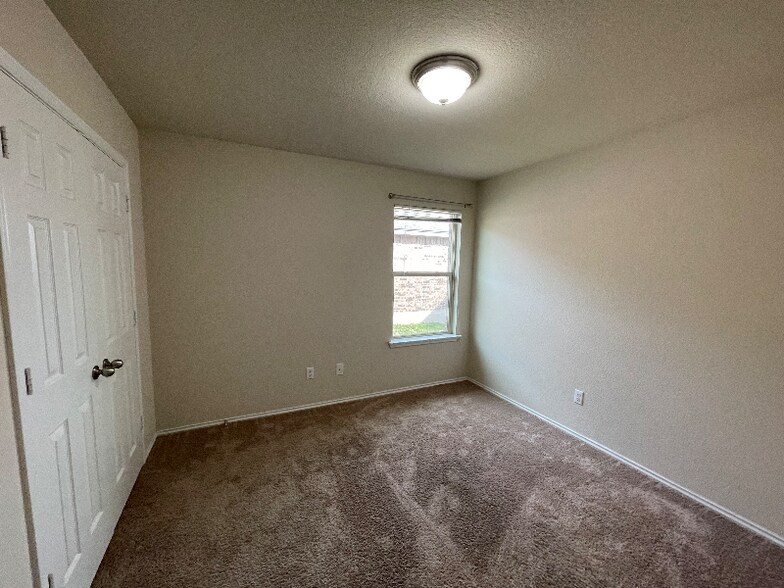 Building Photo - 2720 Samson Dr