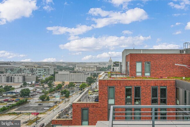 Building Photo - 1211 Van St SE