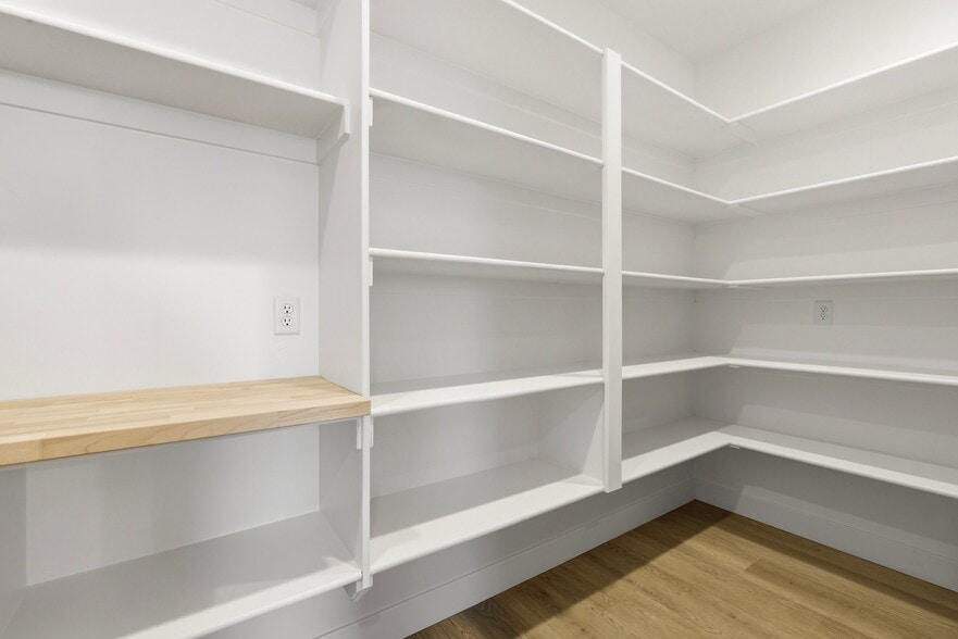Building Photo - 402 S 2250 W