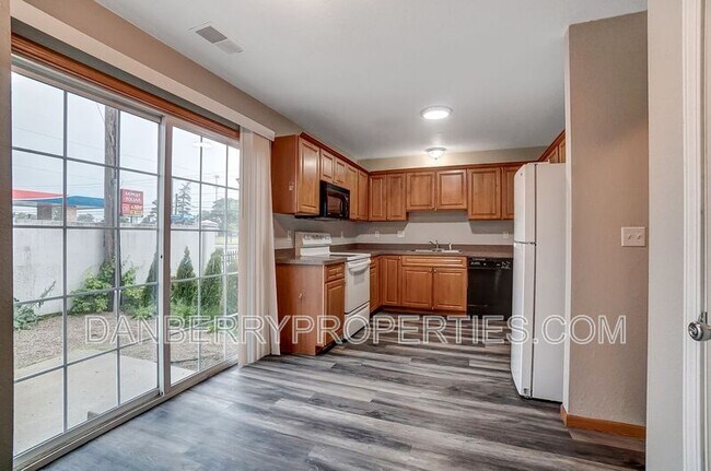 Building Photo - 1125 N Byrne Rd