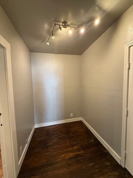 Building Photo - 1506 W Bowen Pl