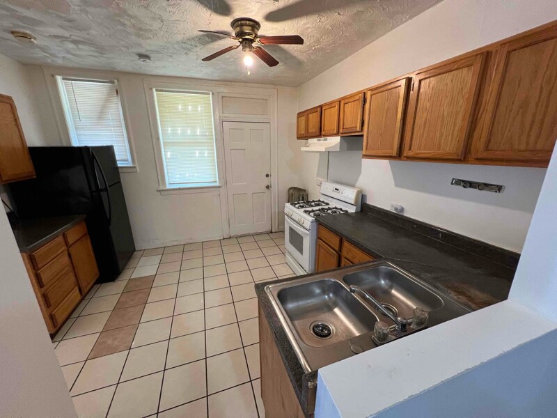 Building Photo - 7931 S Manistee Ave