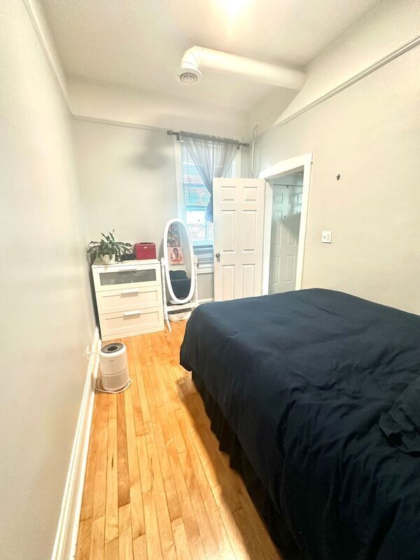 Building Photo - 2303 S Oakley Ave