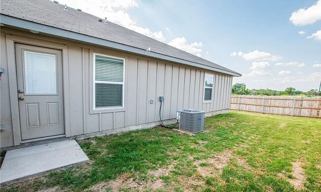 Building Photo - Cozy Duplex Home in Temple!