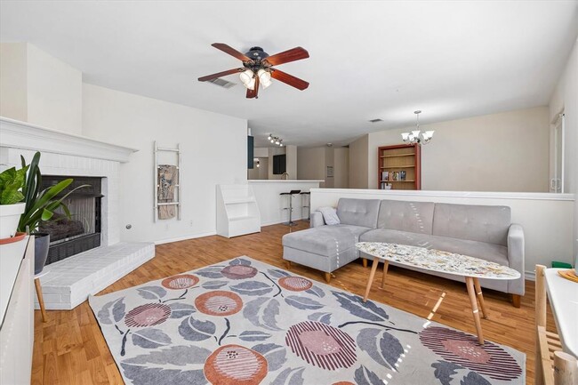 Building Photo - 2011 Harvest Moon Dr