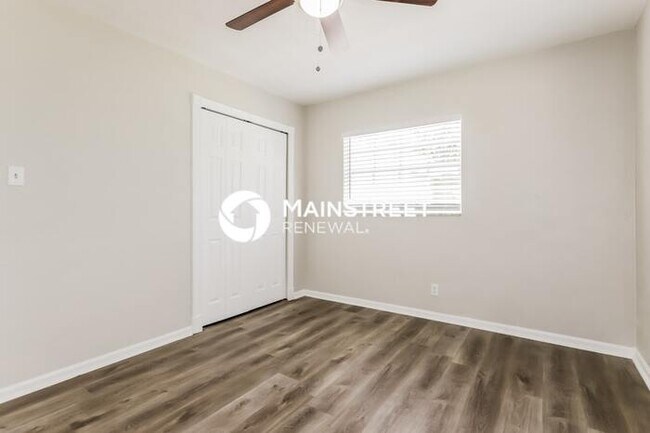 Building Photo - 3 Bedroom Pet-Friendly Home in TAMPA, FL with Main Street Renewal