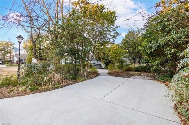 Building Photo - 4600 Colonial Ave