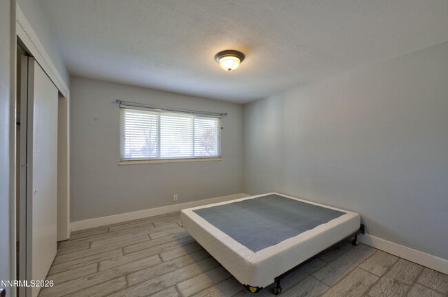 Building Photo - 12310 S Hills Dr