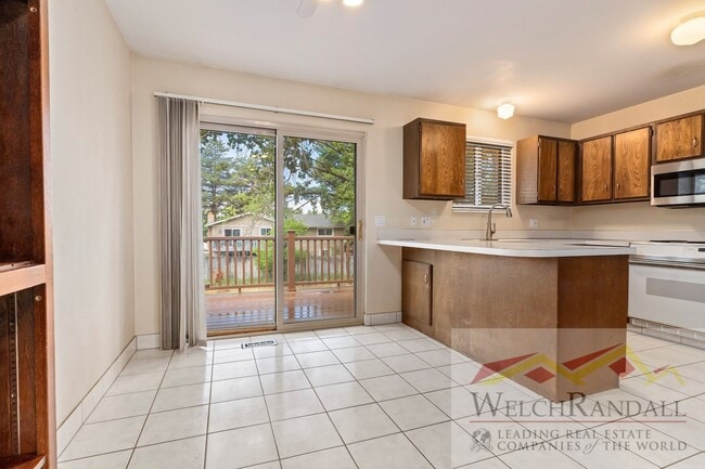 Building Photo - Cozy & Beautiful 4-Bed, 2-Bath Sandy Home ...