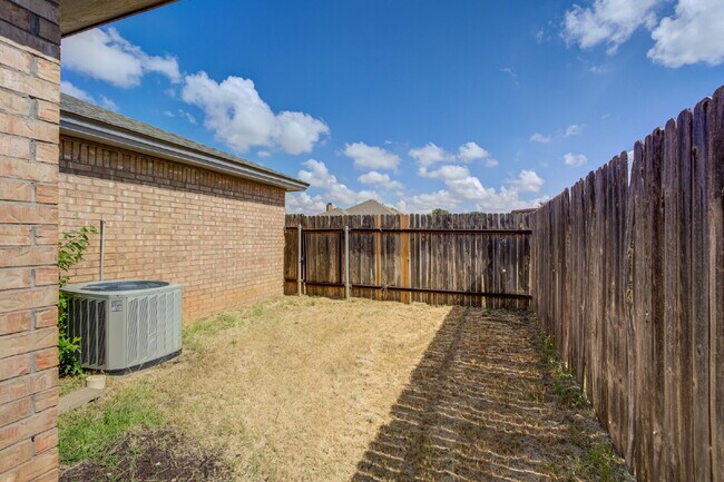 Building Photo - 3/2/2 plus a large basement on a Cul-de-Sac!