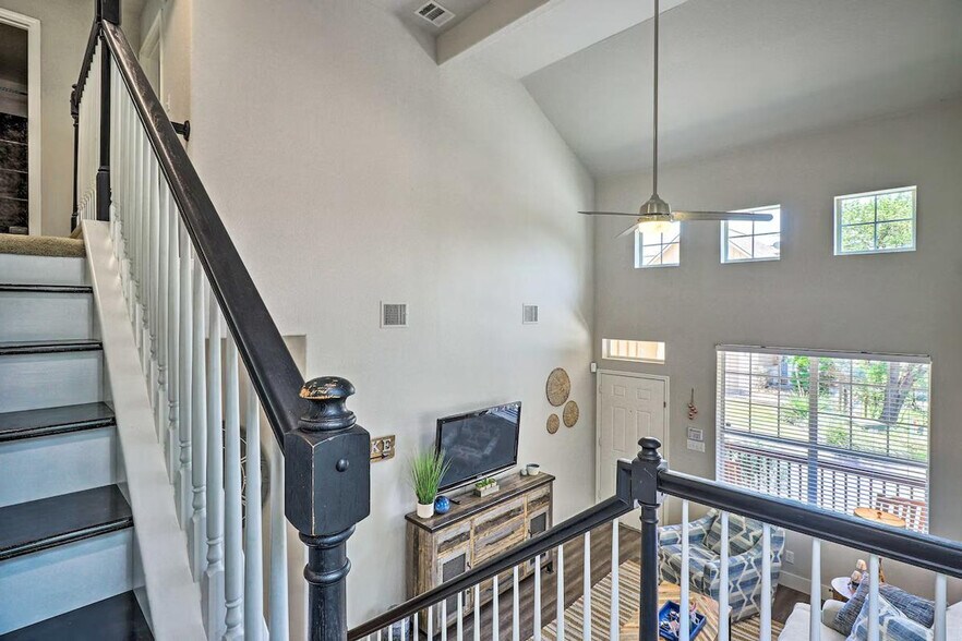 Building Photo - 21100 Santa Ana Cove