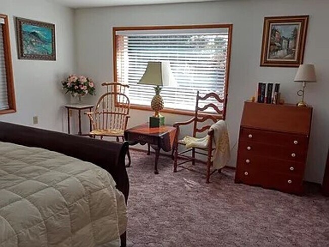 Building Photo - Furnished MID-TERM ~ Unique Ocean Front House