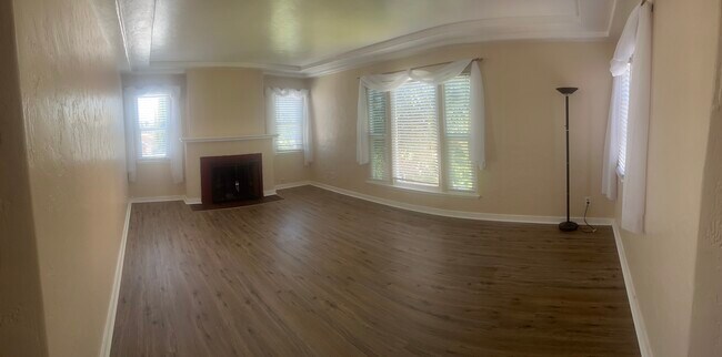 Building Photo - 2500 S Bronson Ave