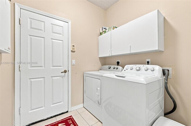 Building Photo - 4025 Chablis St SW