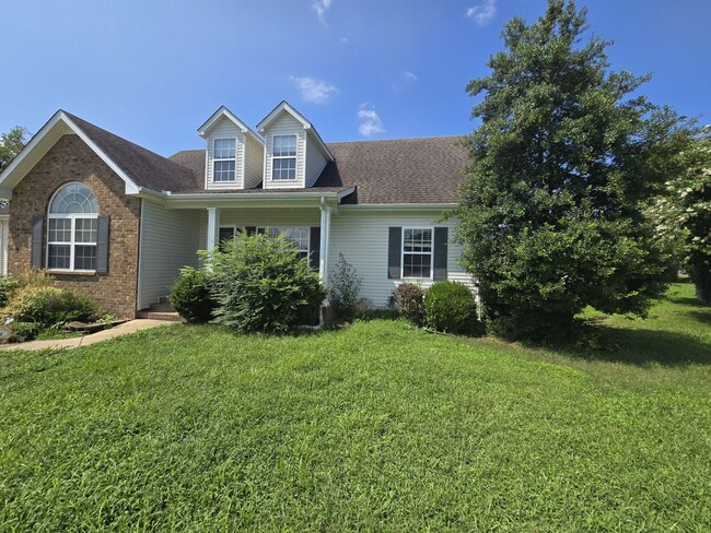 Building Photo - 3/2 w/ Fenced-in Yard & Screen Porch!