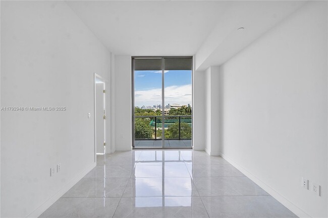 Building Photo - 2678 Tigertail Ave