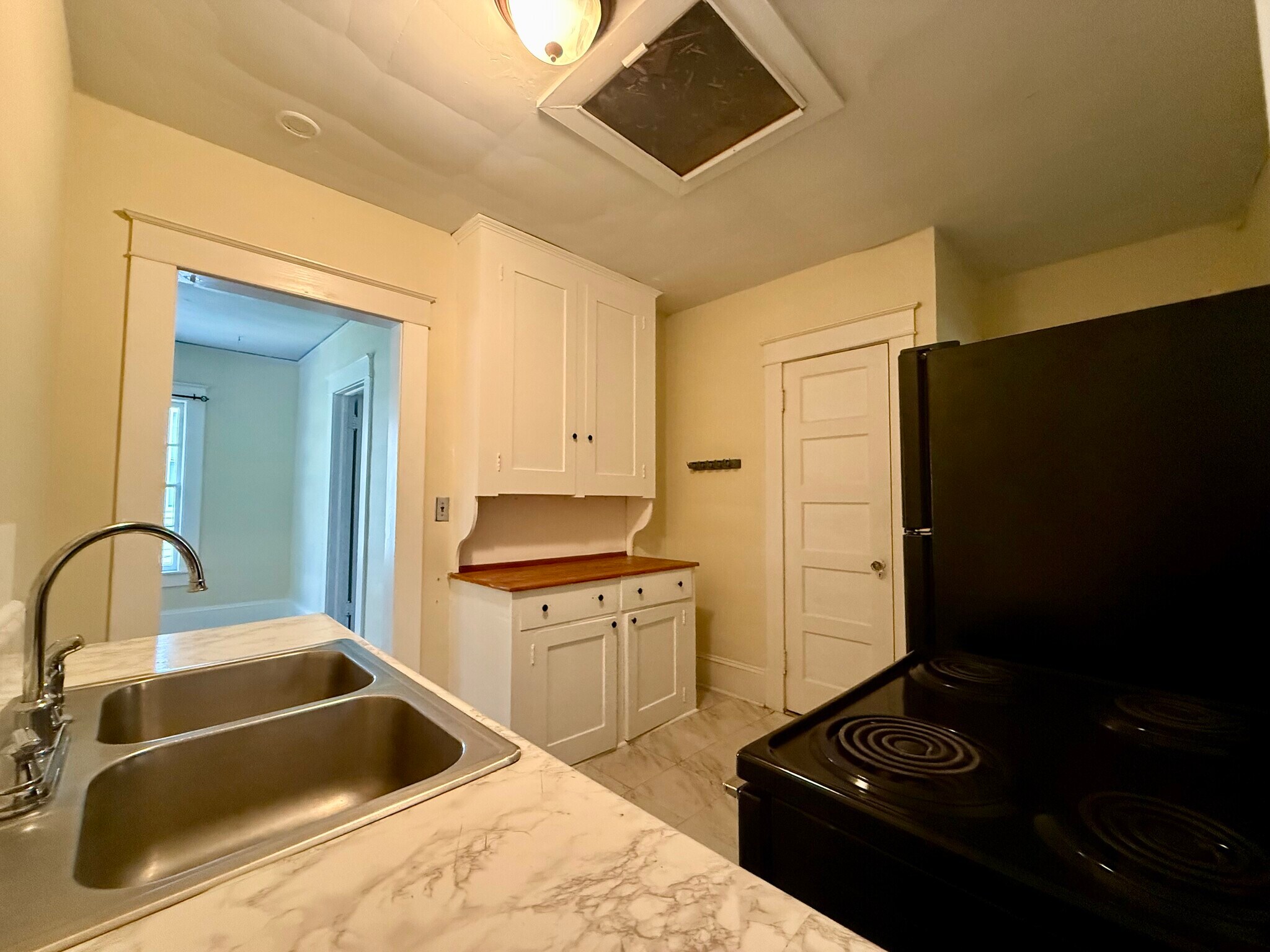 Kitchen (Angle 2) - 809 Rankin Pl