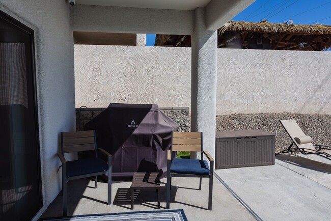 Building Photo - VR - 881 Pueblo Dr