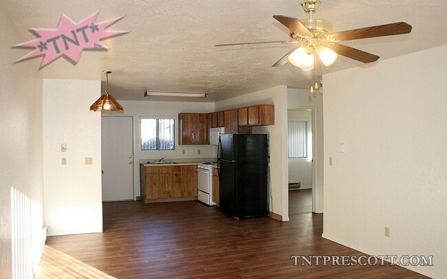 Building Photo - 1464