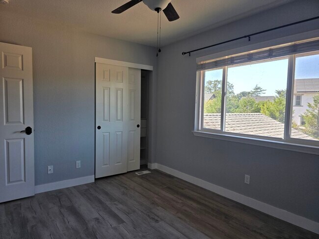 Building Photo - 780 W Cotati Ave