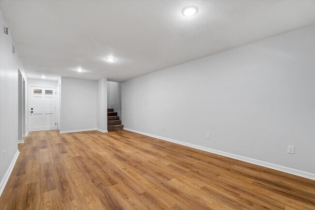 Building Photo - 1803 Deerwood Dr