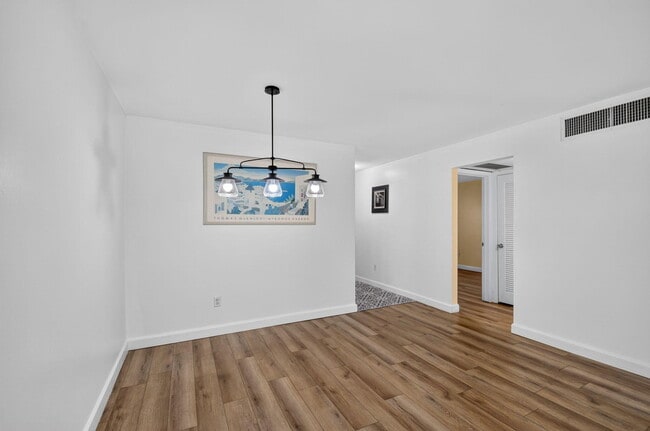 Building Photo - 1505 Crescent Cir