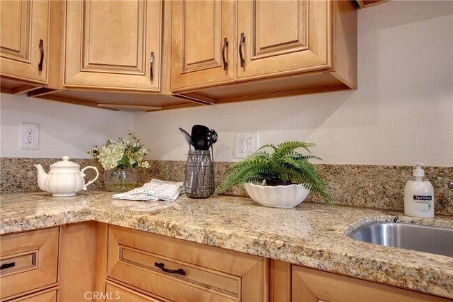 Building Photo - 430 E Country Club Blvd