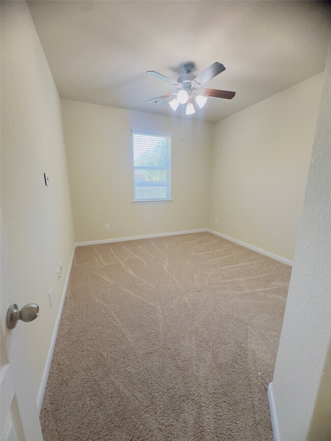 Building Photo - 26327 Cedar Pine Dr