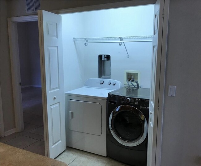 Building Photo - 2628 Corona Borealis Dr