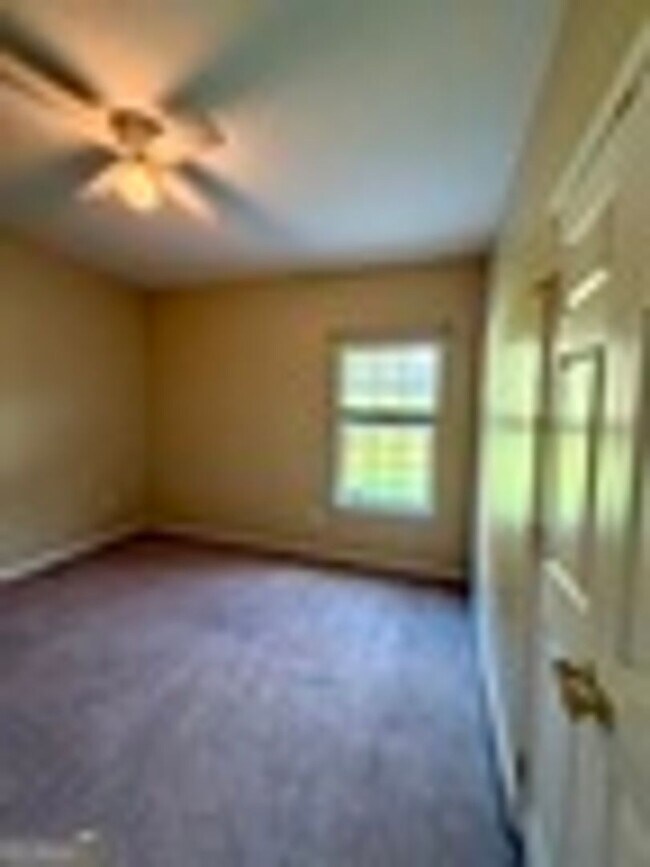 Building Photo - 200 Royal Palms Ave