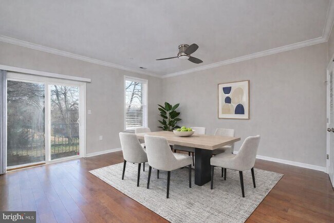 Building Photo - 412 Woodcrest Dr SE