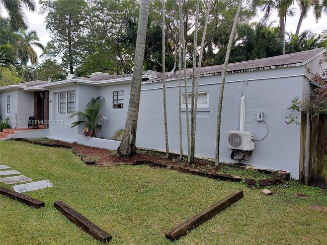 Building Photo - 1050 NE 82nd St