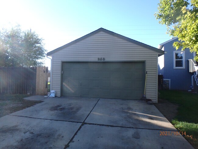 Building Photo - 250 Nashua Ct
